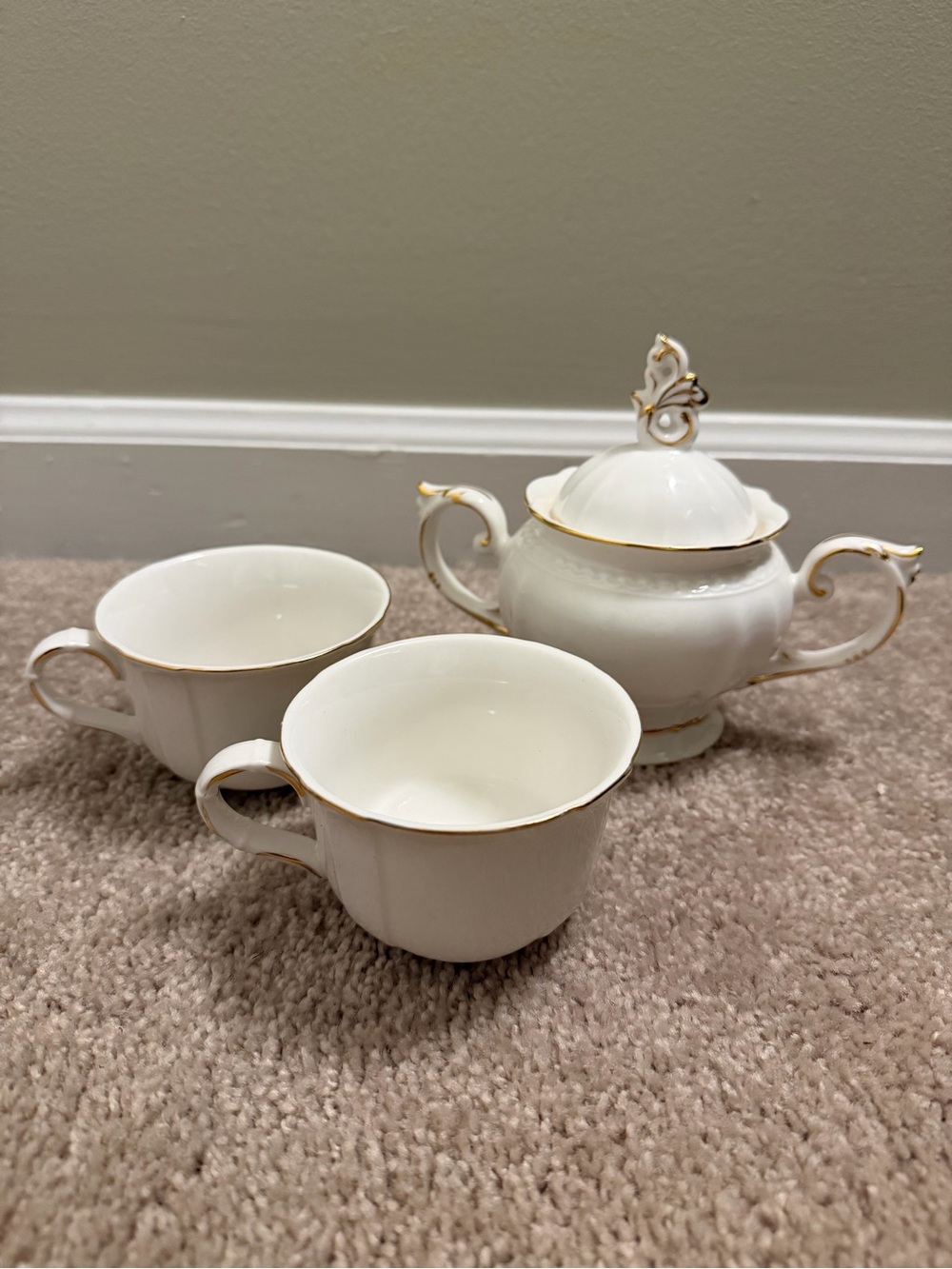 White Porcelain Sugar Bowl and Teacups Set with Gold Trim
